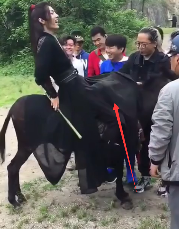 开封尉氏搞笑版小苹果视频开封王婆赵梅和杨树才艺表演视频